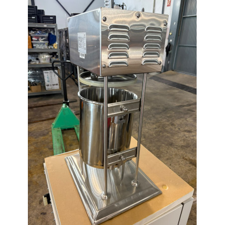 EMBUTIDORA ELÉCTRICA VERTICAL ROYAL CATERING