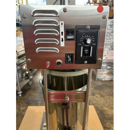 EMBUTIDORA ELÉCTRICA VERTICAL ROYAL CATERING