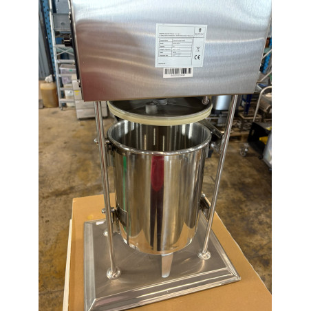 EMBUTIDORA ELÉCTRICA VERTICAL ROYAL CATERING