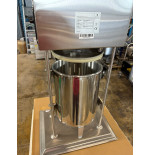 EMBUTIDORA ELÉCTRICA VERTICAL ROYAL CATERING