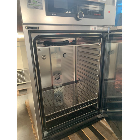 INCUBADORA DE LABORATORIO MEMMERT ICO240 CON CONTROL DE CO2