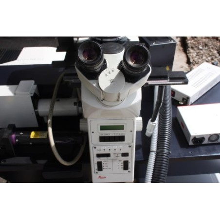Microscopio Leica DMIRE2 con Leica TCS SP2 AOBS mesa y accesorios